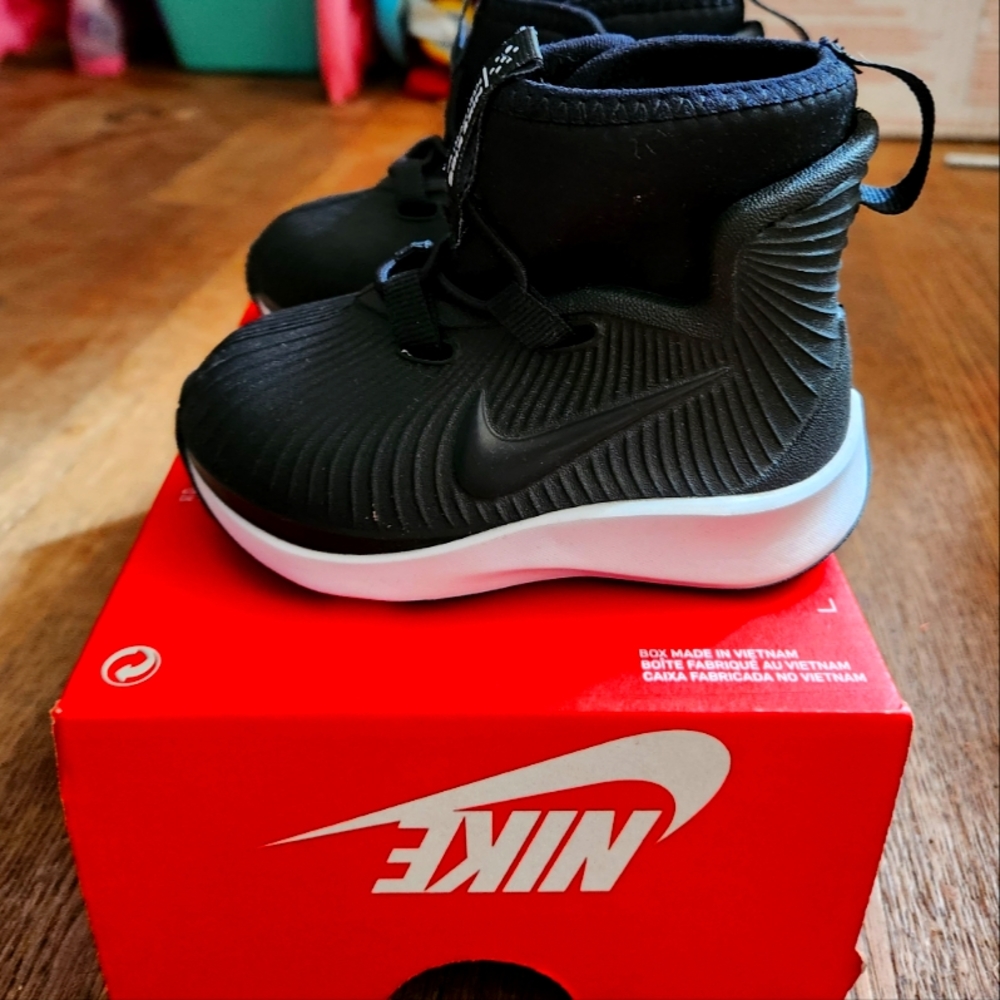 Infant size 4 Binzie boots